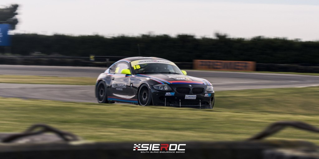 BMW Z4 #18 at speed at Levels Raceway