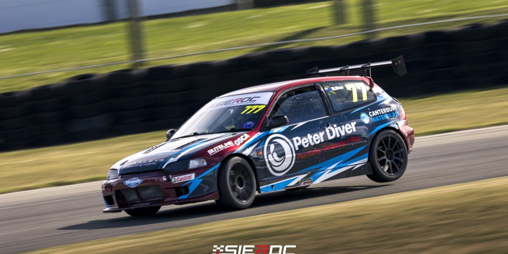 Peter Diver Honda Civic #777 at speed at Levels Raceway