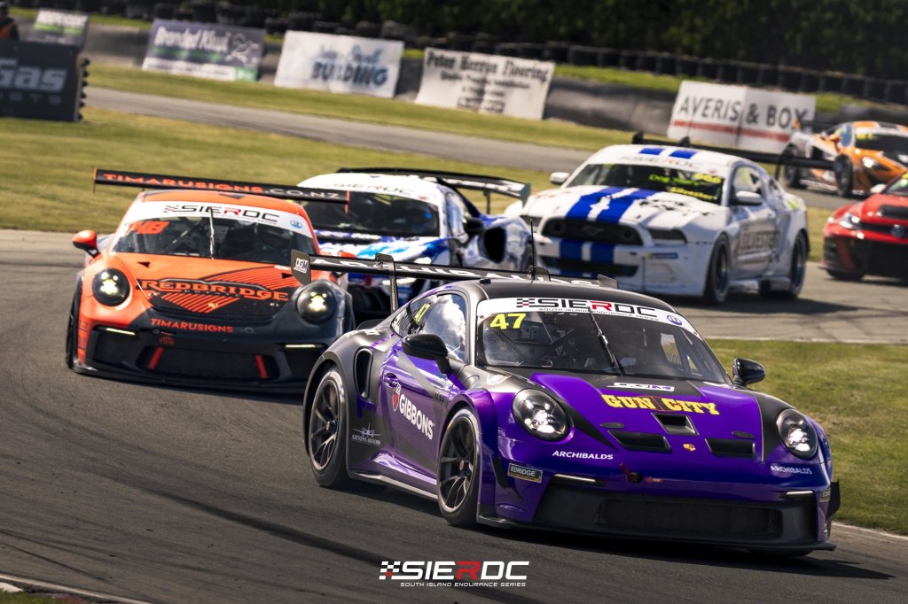 Oliver Gibbons’ purple Porsche 911 GT3 Cup leading a group of cars at Levels